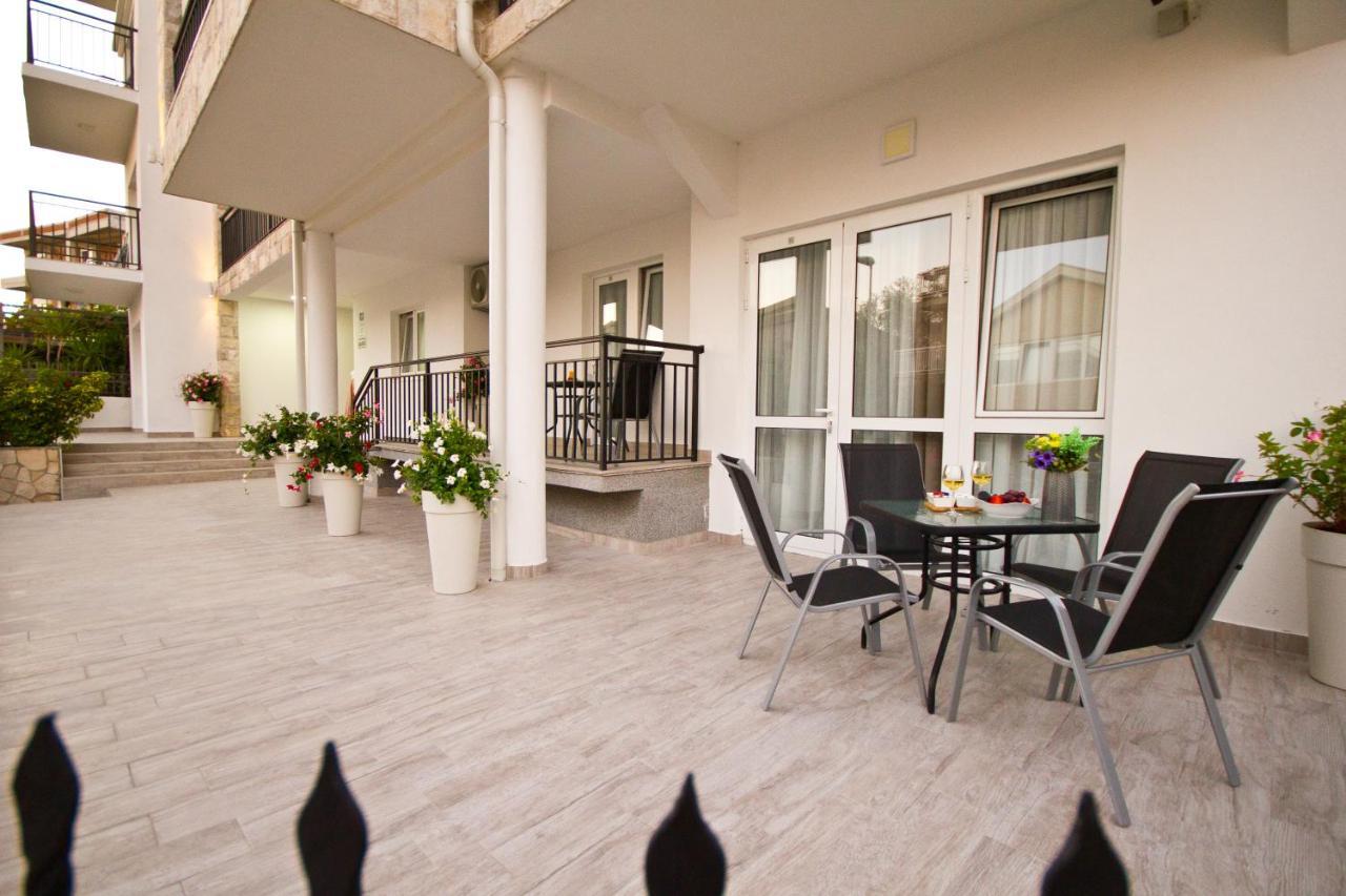 Apartments Saric Бар Екстер'єр фото