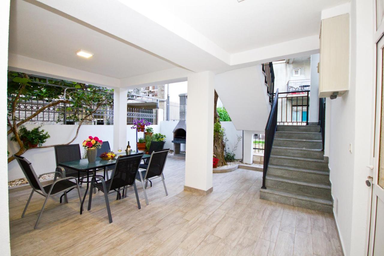 Apartments Saric Бар Екстер'єр фото