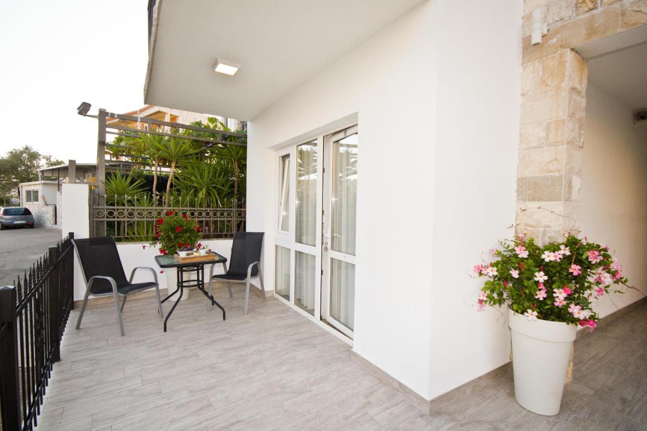 Apartments Saric Бар Екстер'єр фото