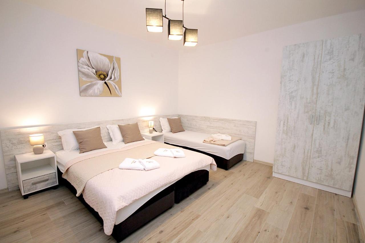 Apartments Saric Бар Екстер'єр фото