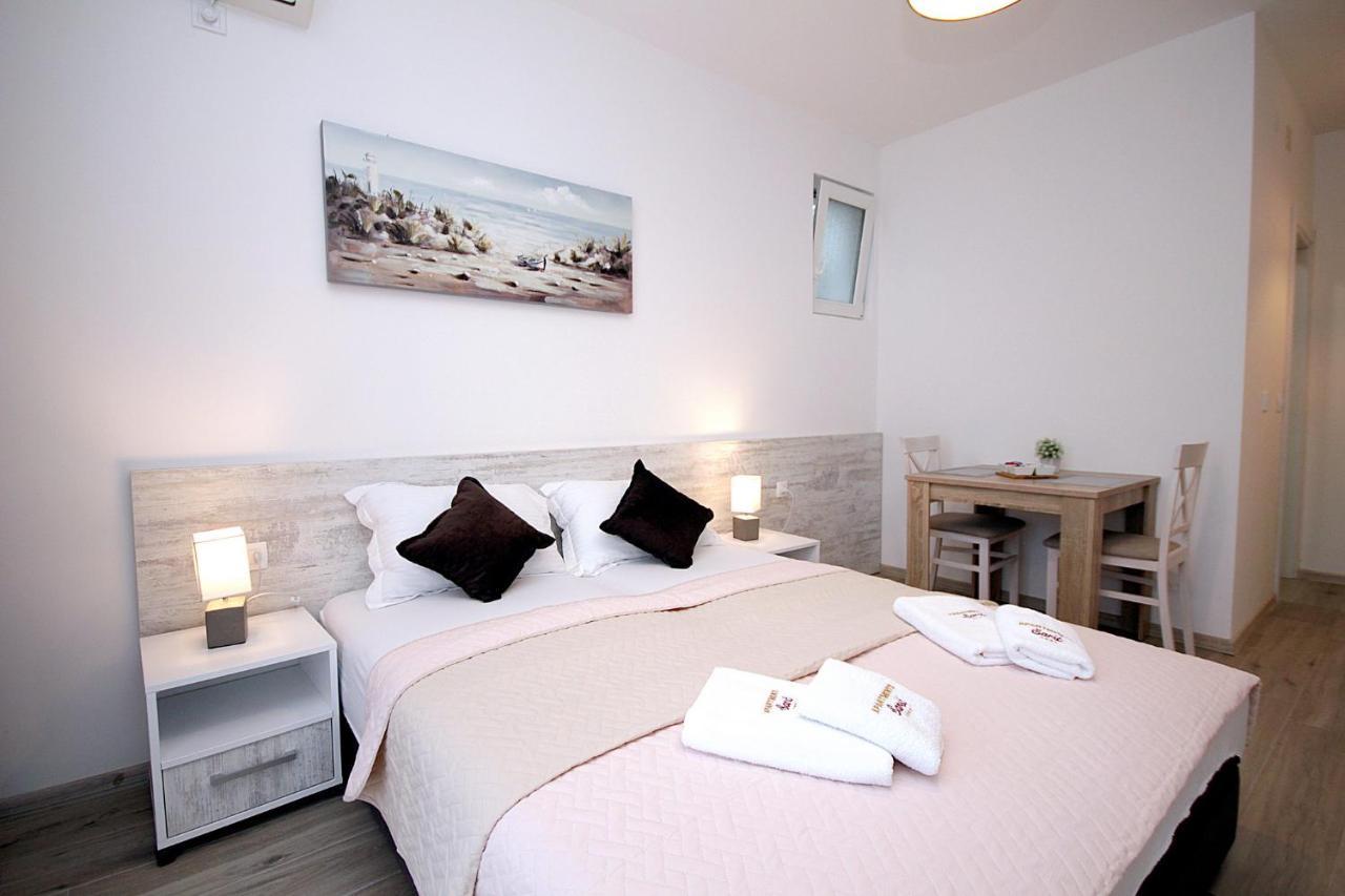 Apartments Saric Бар Екстер'єр фото