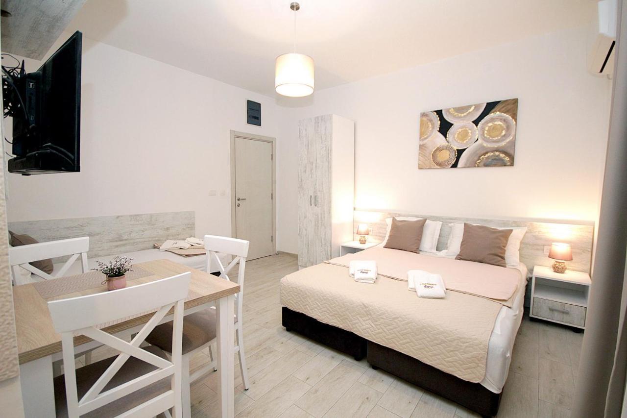 Apartments Saric Бар Екстер'єр фото
