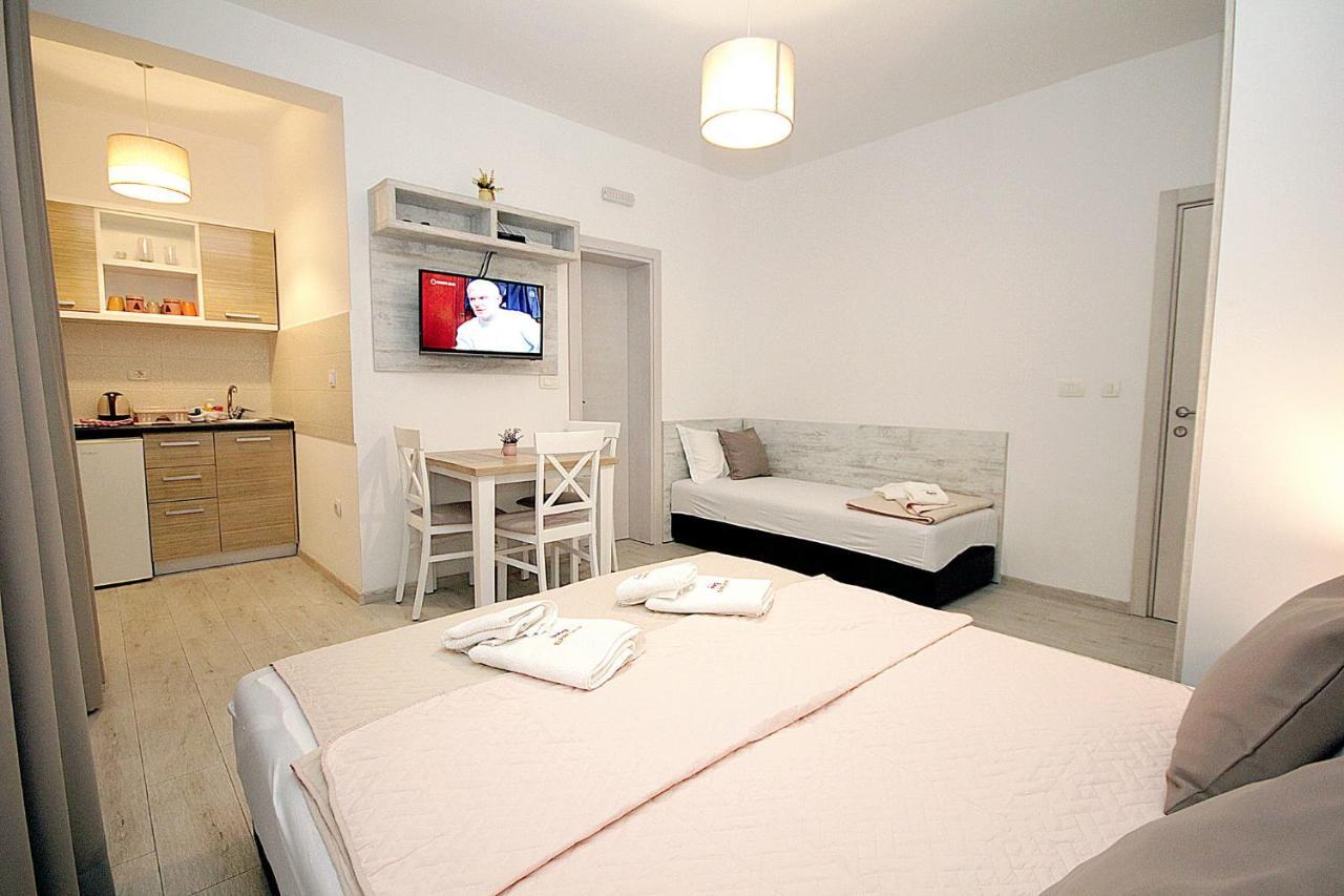 Apartments Saric Бар Екстер'єр фото