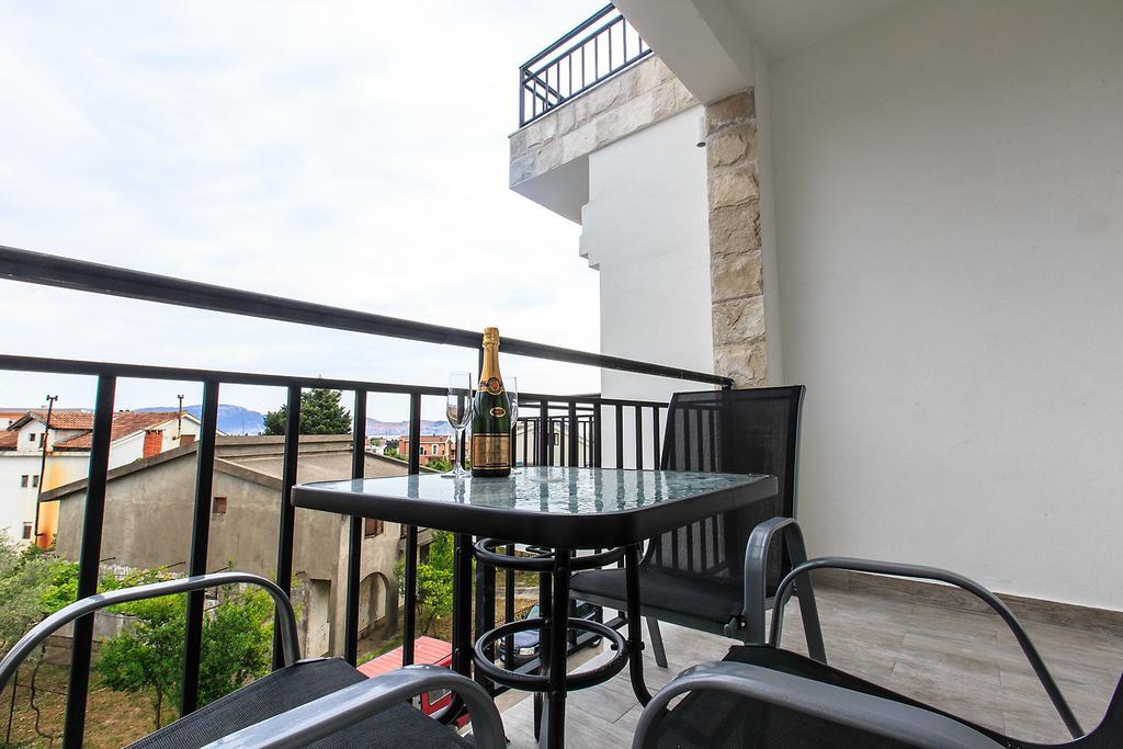 Apartments Saric Бар Екстер'єр фото