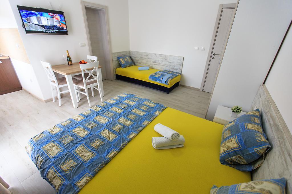 Apartments Saric Бар Екстер'єр фото