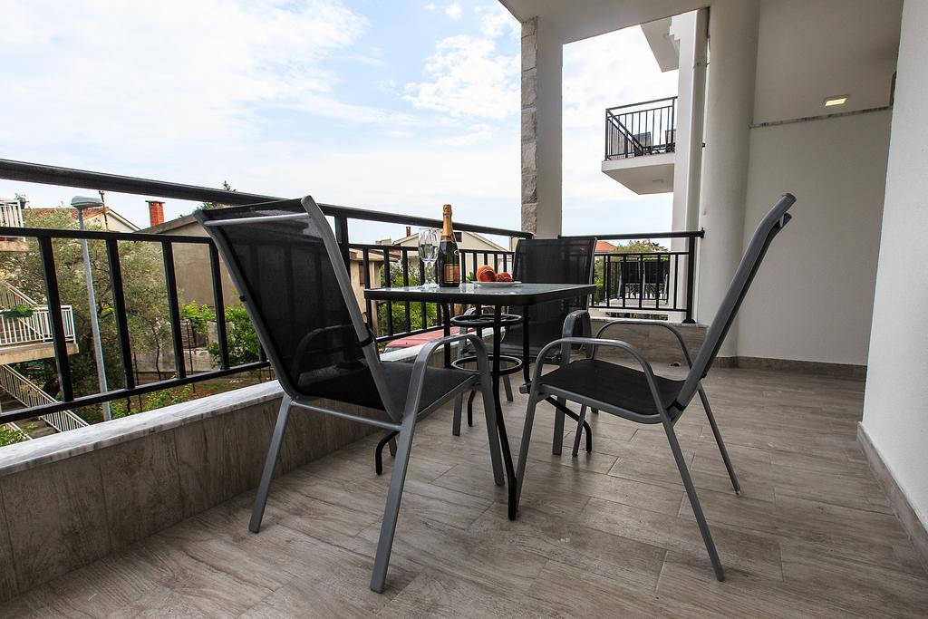 Apartments Saric Бар Екстер'єр фото