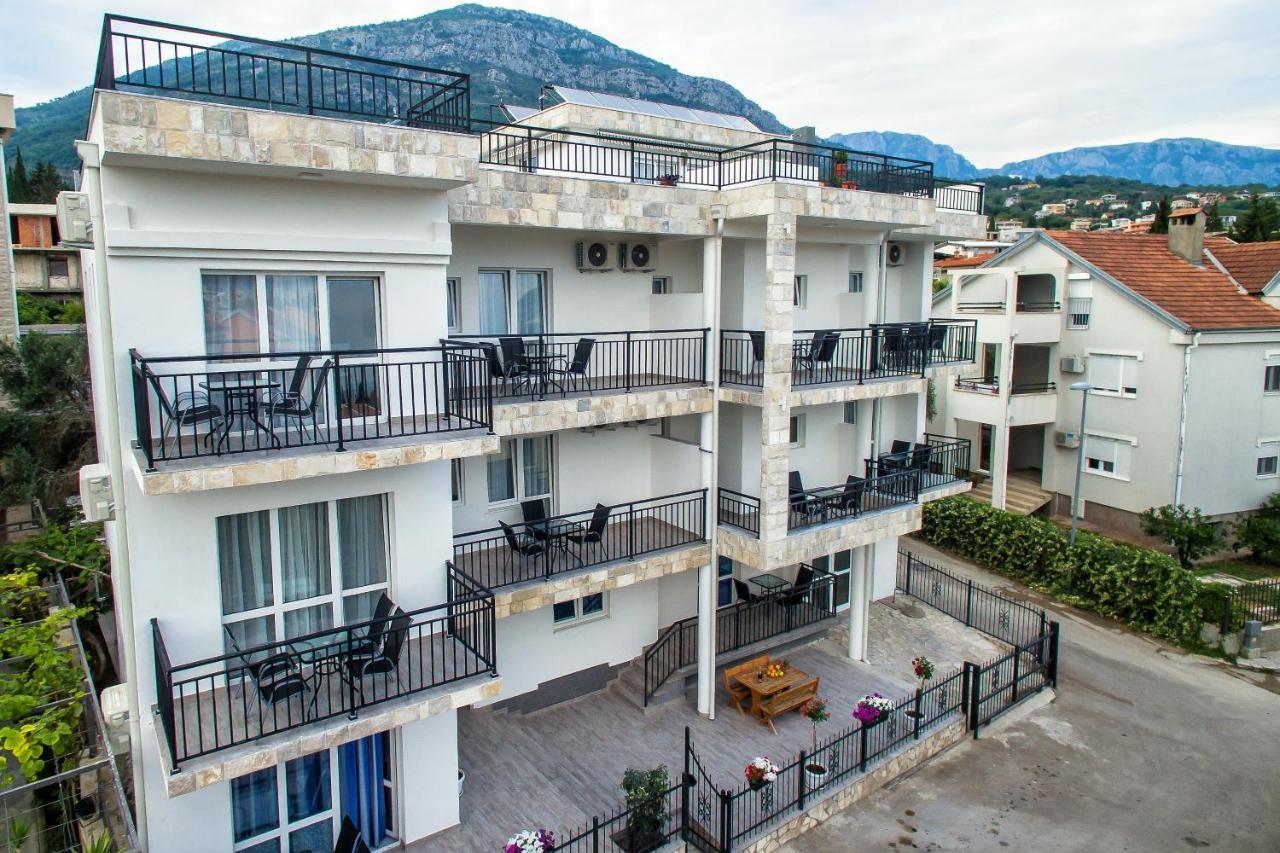 Apartments Saric Бар Екстер'єр фото